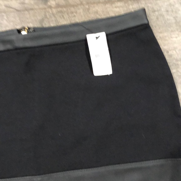 EXPRESS NWT Mini Skirt + Faux Leather Detail - Picture 4 of 7